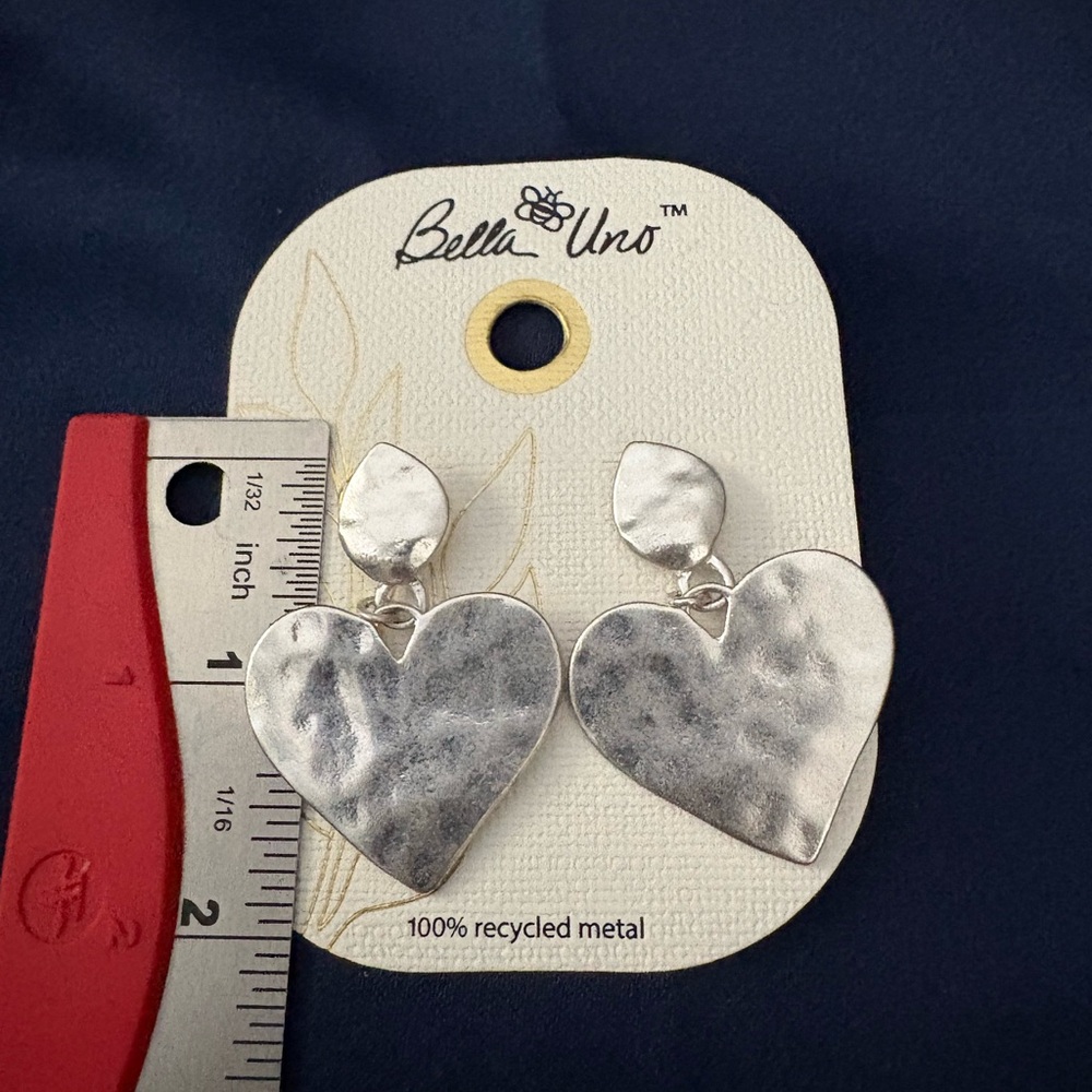 😎🌺Bella Uno Silver Heart Dangle Earrings - Picture 2 of 4